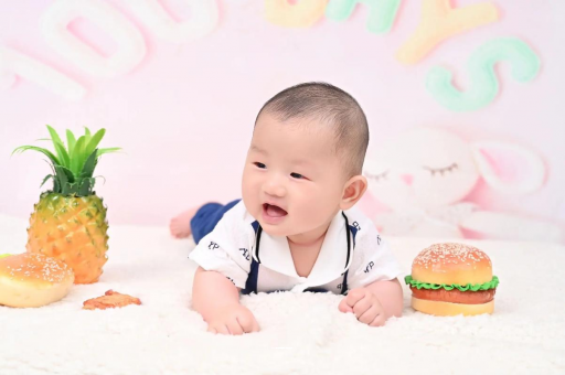 阿勒泰宝宝在妈妈肚子里